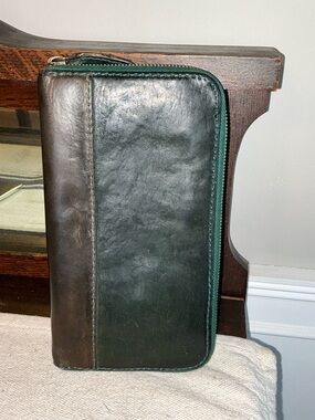 RARE Frye Logan Leather Travel Wallet Passport Dark Green Dark Brown Retail $198